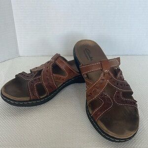 Clarks Women’s Size 7 Bendables Leather Slip On Open Toe Sandal Adjustable Brown